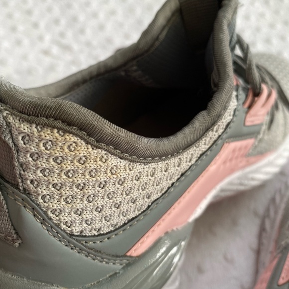 Fila Running Shoes (size 8) - Picture 10 of 12